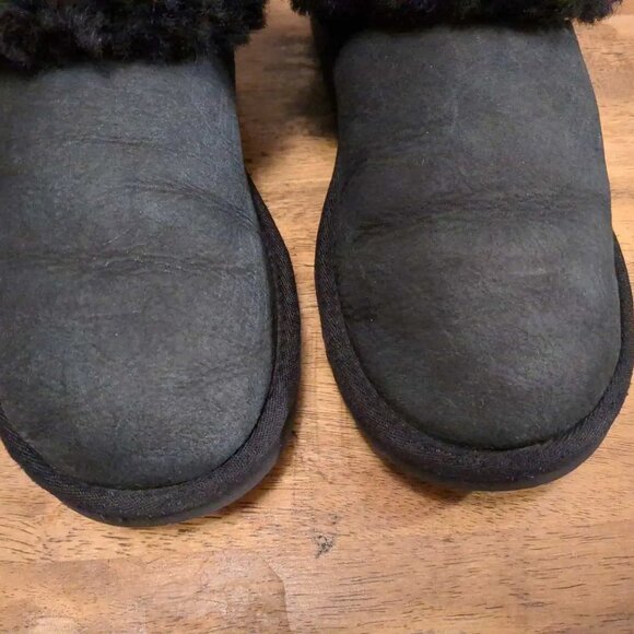 Women’s UGG Classic Short Mini Black Boots - Size 8 - Picture 5 of 6